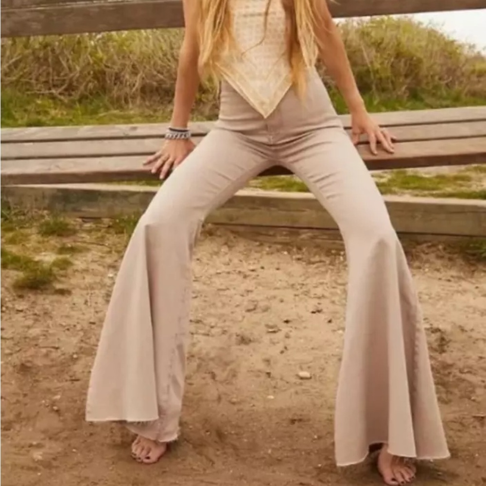 NWT Free people SZ 27 just float on flare jeans rare peach khaki